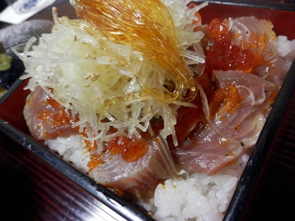 鰹あぶり重　歩くうに　一平　いわき