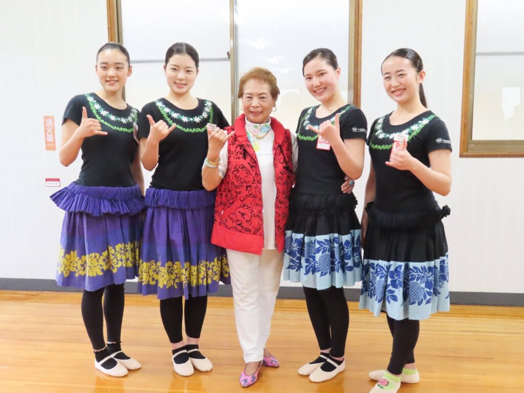 2025年新人フラガールとカレイナニ早川先生